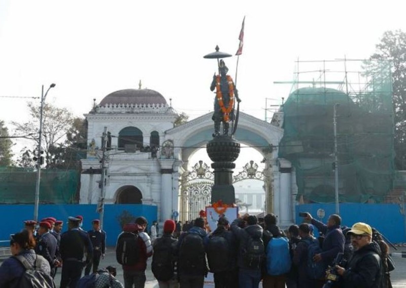  राष्ट्रपति पौडेलद्वारा पृथ्वीनारायण शाहको सालिकमा माल्यार्पण 